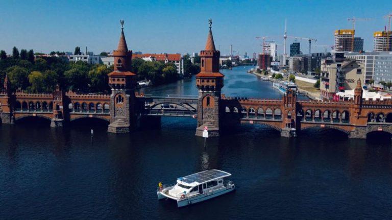 Berlin: Boat Tour